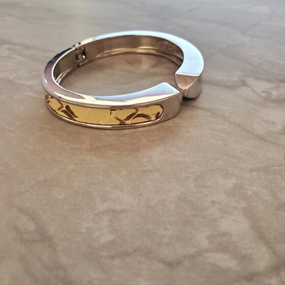 ✨ Stella and Dot Emerson Skakeskin Embossed Hinged Bangle Bracelet ✨ - Picture 2 of 10